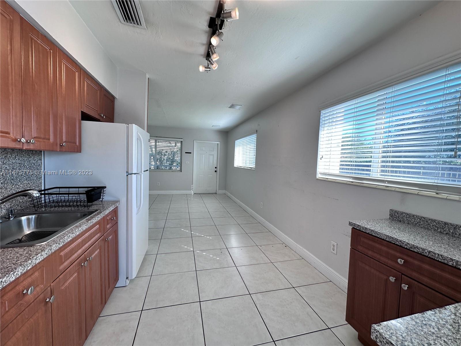 1525 SW 70th Ave # 2