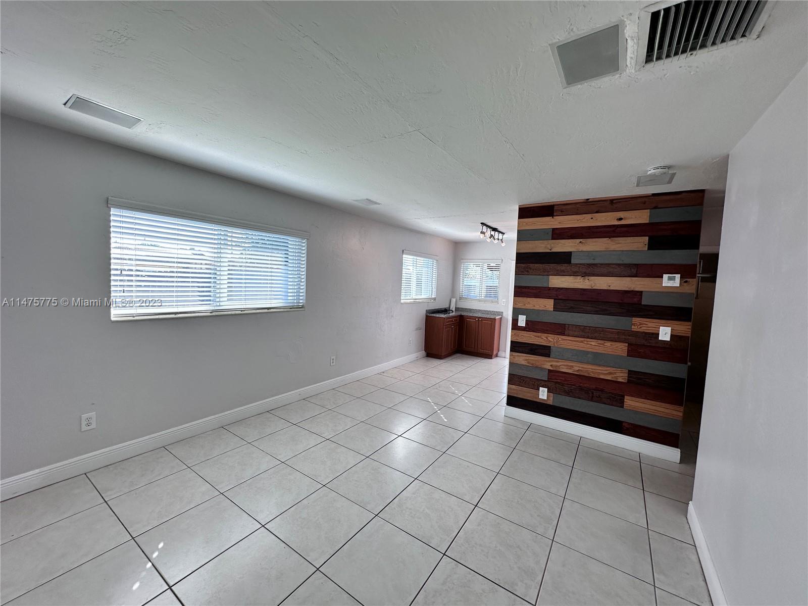 1525 SW 70th Ave # 2