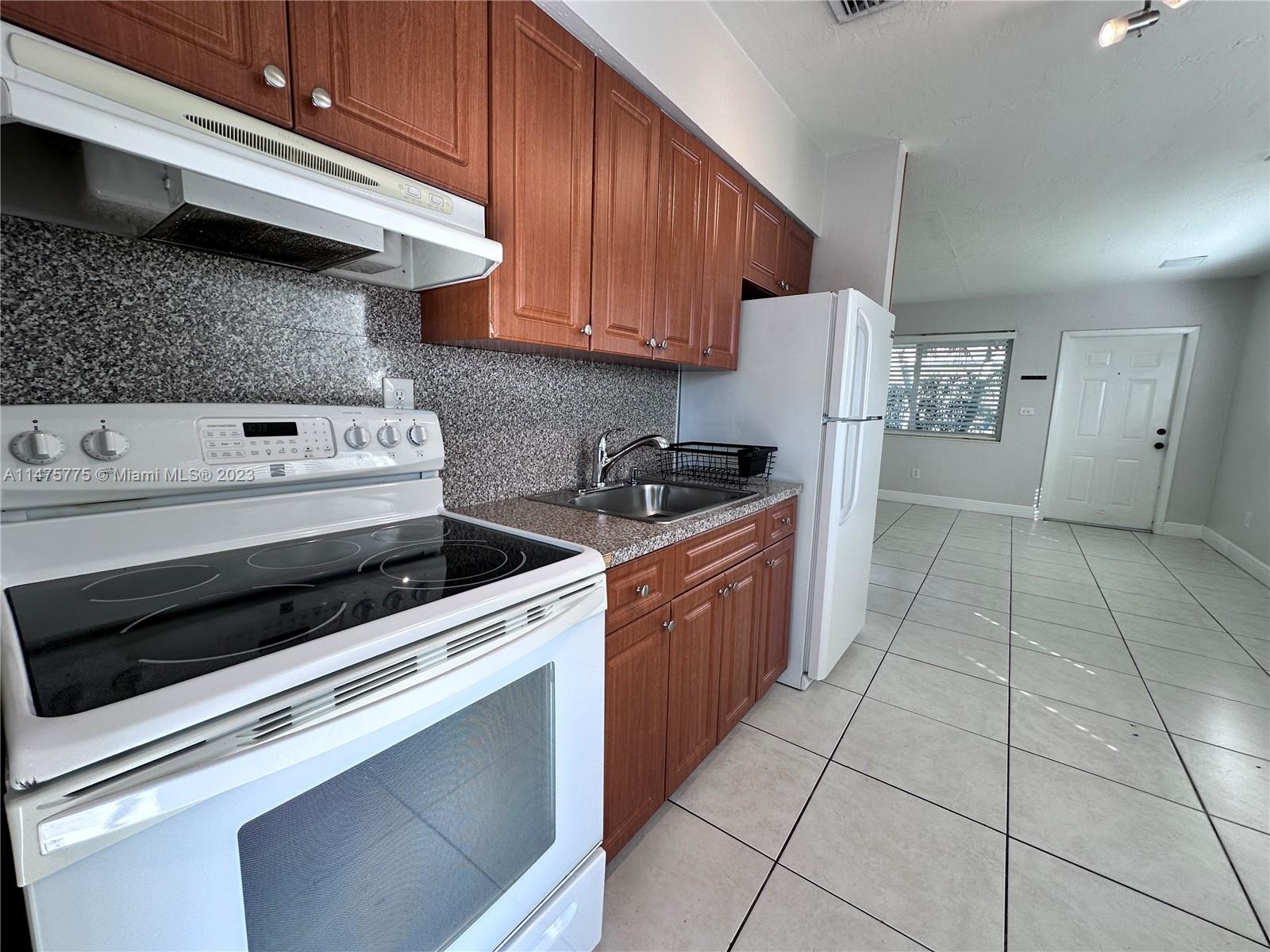 1525 SW 70th Ave # 2