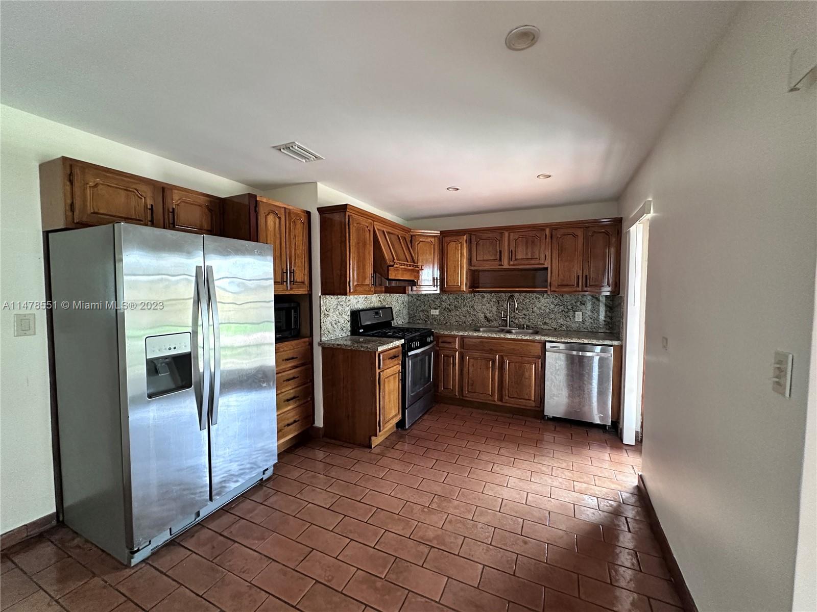 17220 NW 77 CT
