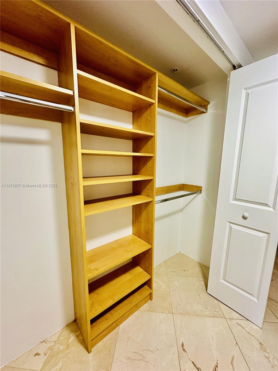 186 SE 12th Ter # 1004