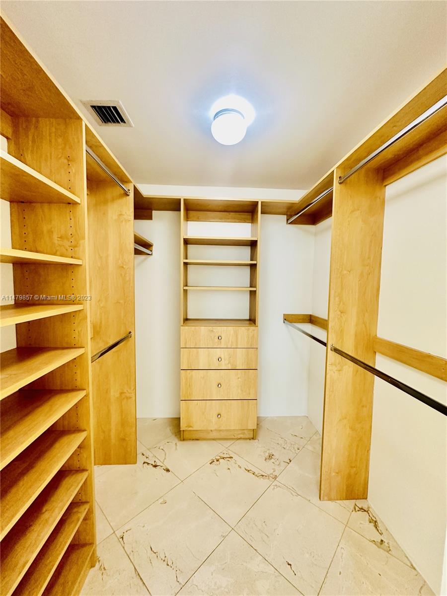 186 SE 12th Ter # 1004