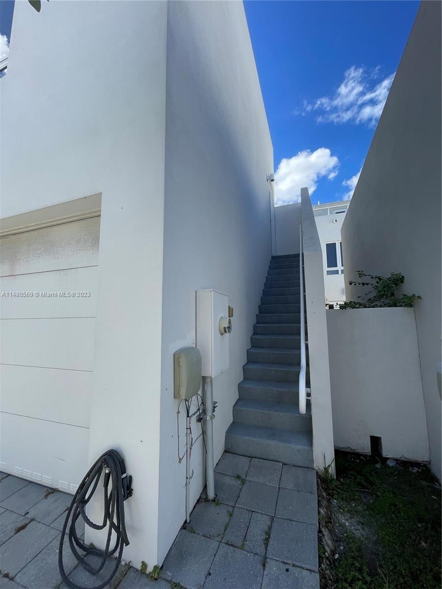 6423 NW 105th Ct Unit: Studio