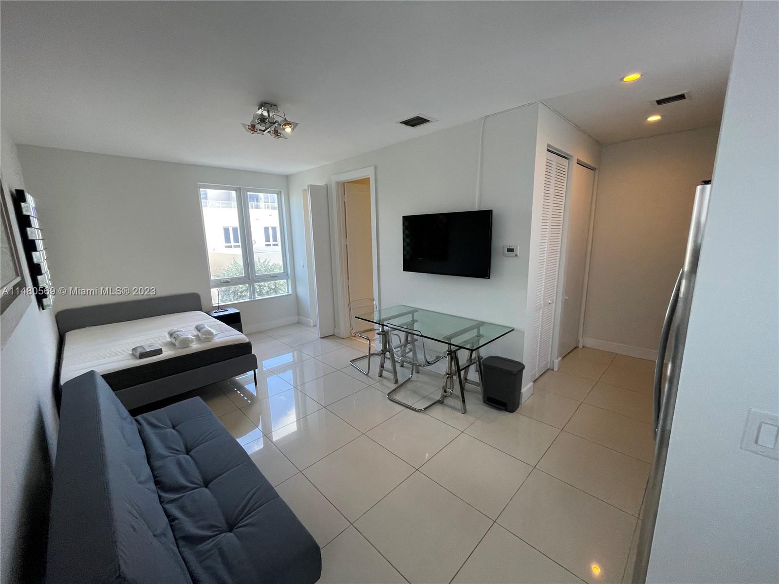 6423 NW 105th Ct Unit: Studio