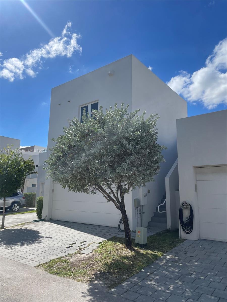 6423 NW 105th Ct Unit: Studio