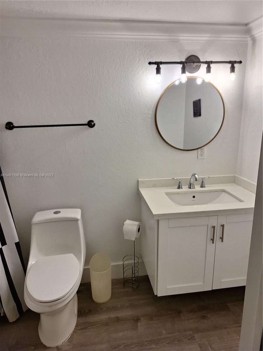 6345 Collins Ave # 10 Unit: TH-10