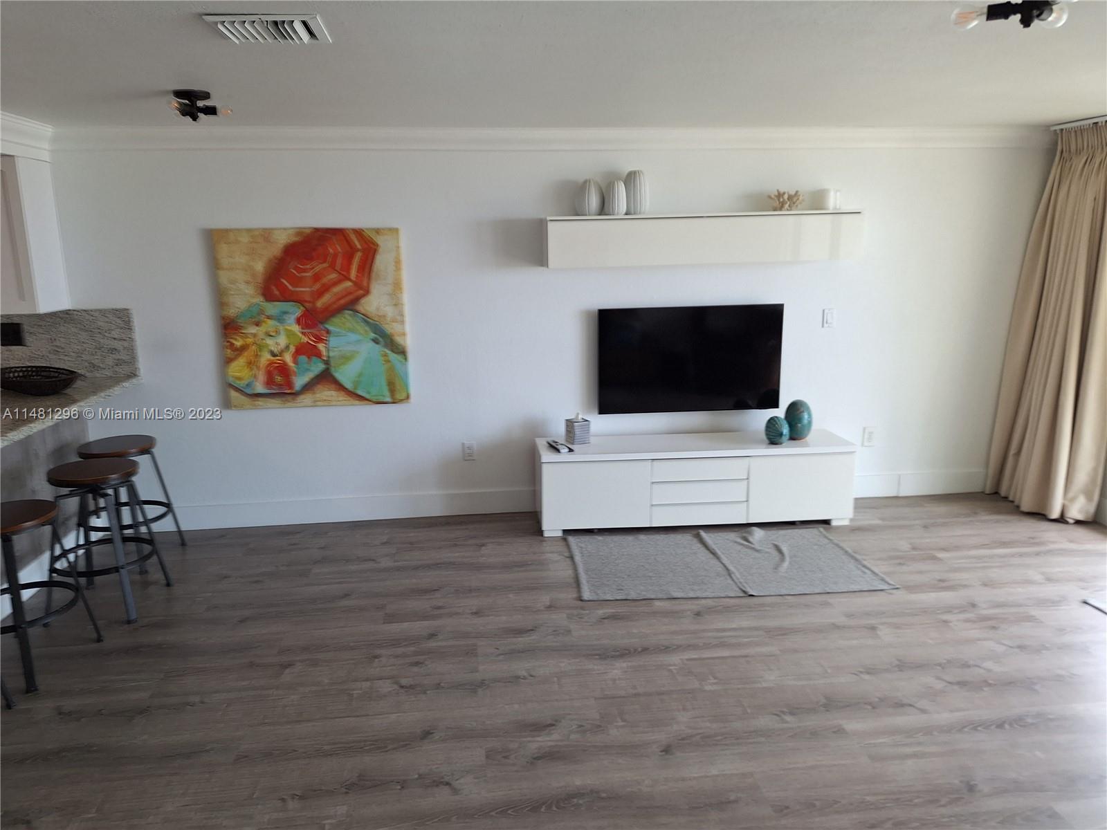 6345 Collins Ave # 10 Unit: TH-10