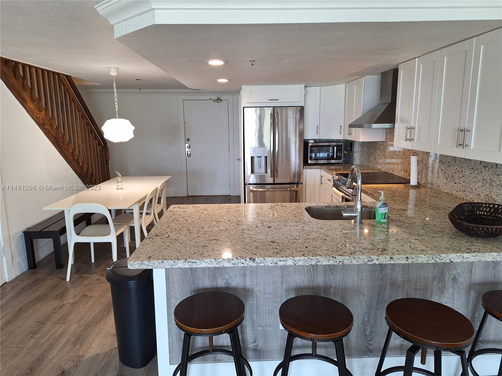 6345 Collins Ave # 10 Unit: TH-10