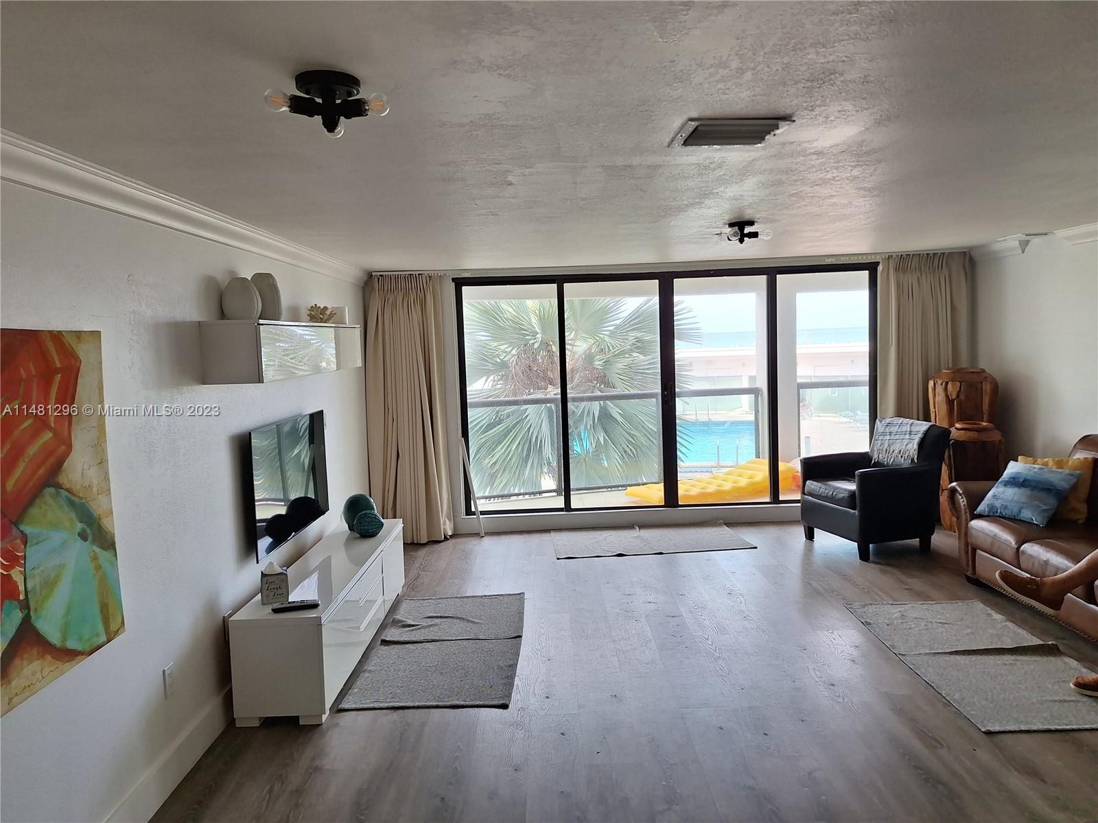 6345 Collins Ave # 10 Unit: TH-10