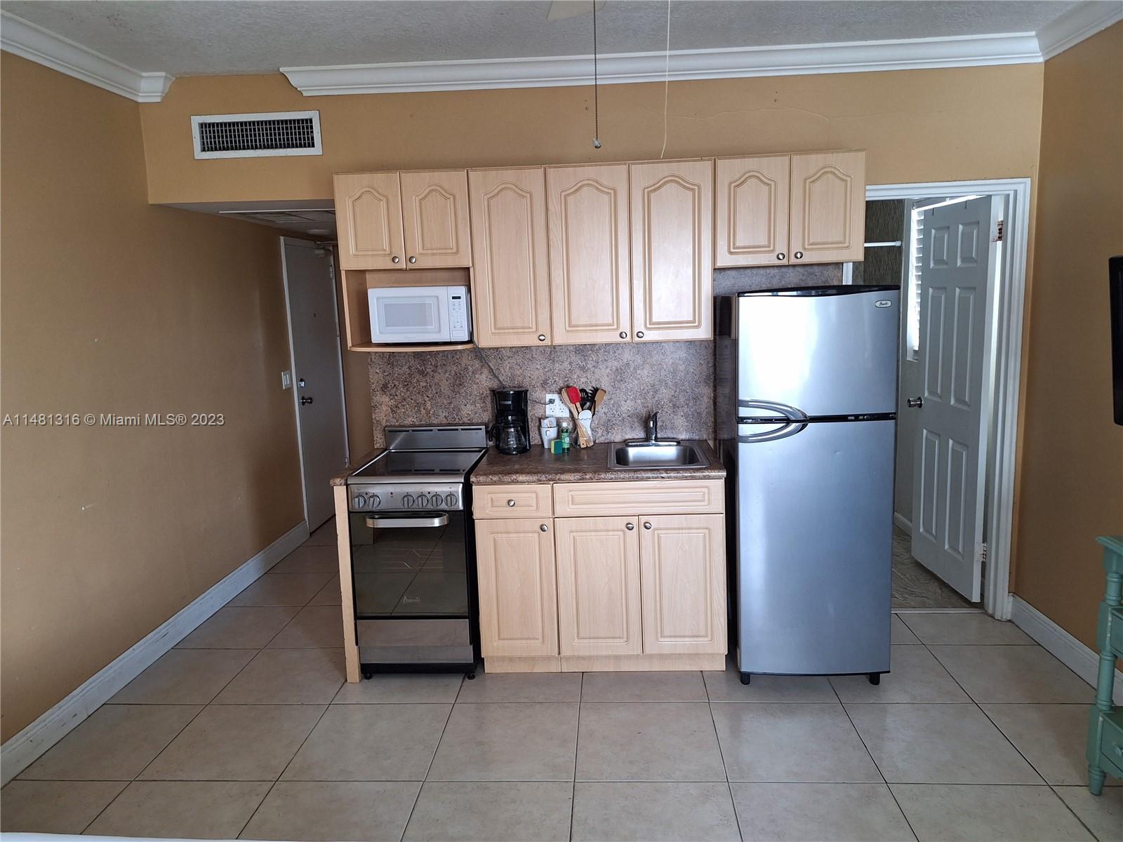 6345 Collins Ave # 722