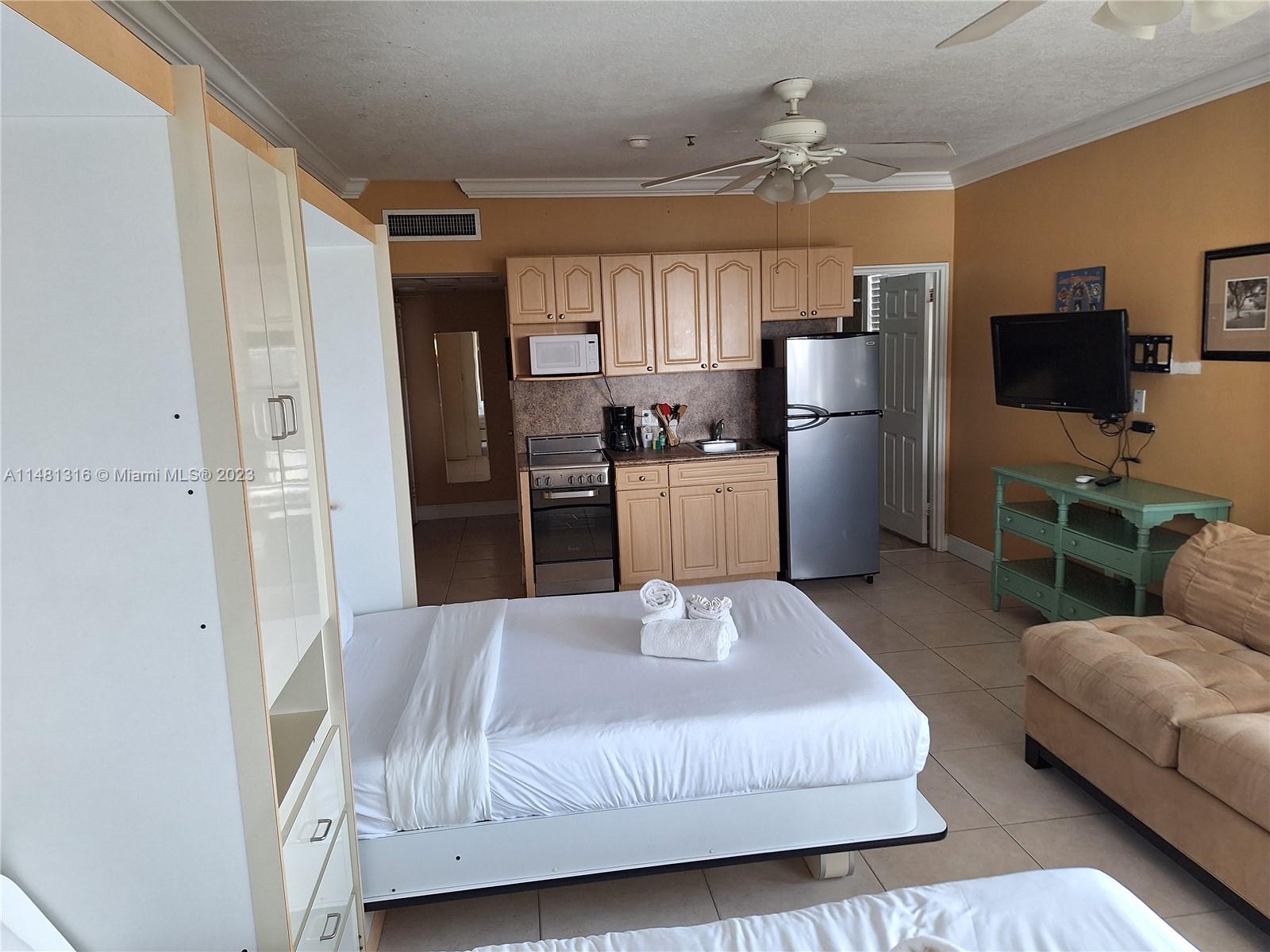 6345 Collins Ave # 722