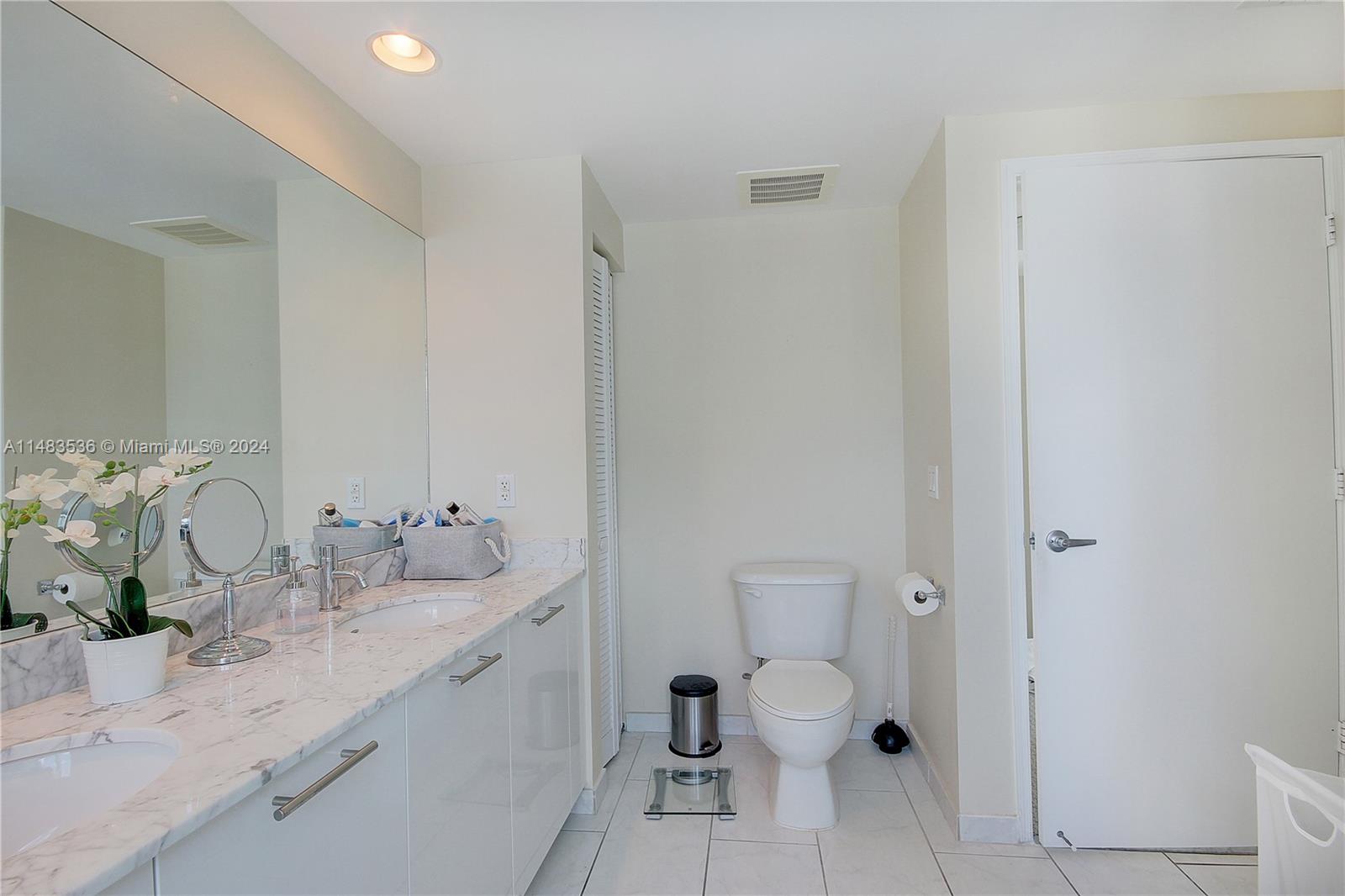 950 Brickell Bay Dr # 2211