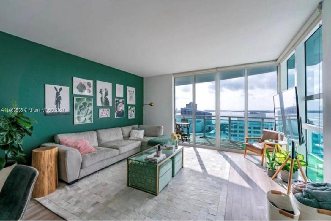 950 Brickell Bay Dr # 2211