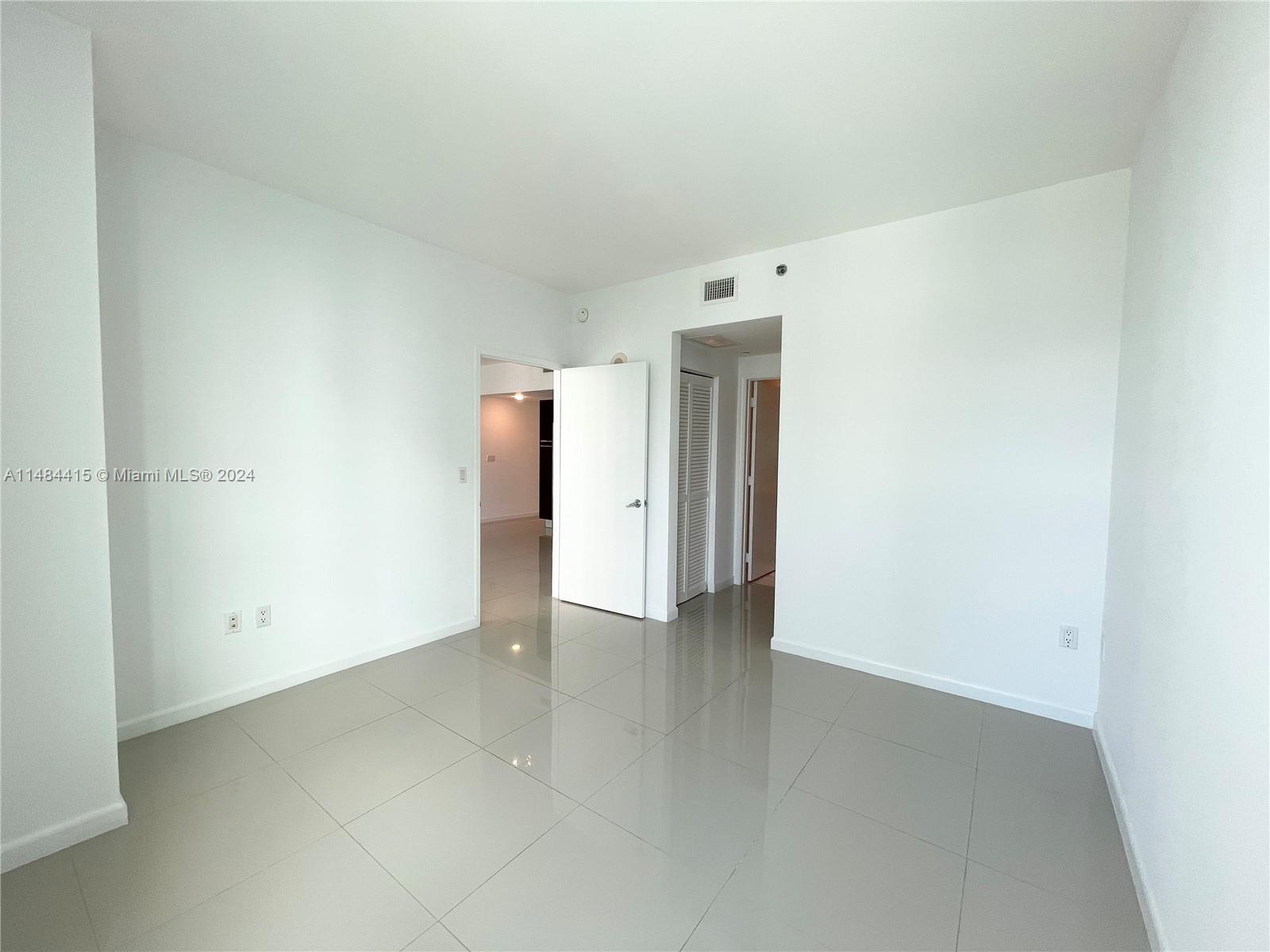 950 Brickell Bay Dr # 1907