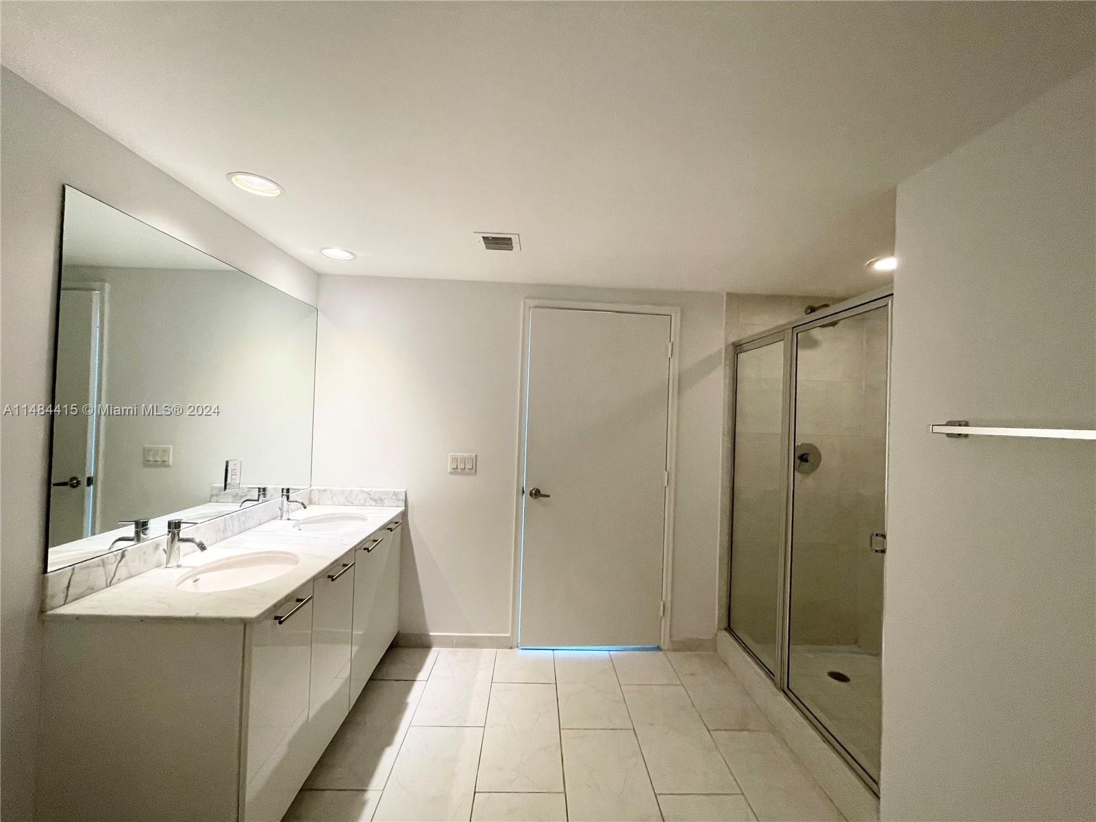 950 Brickell Bay Dr # 1907