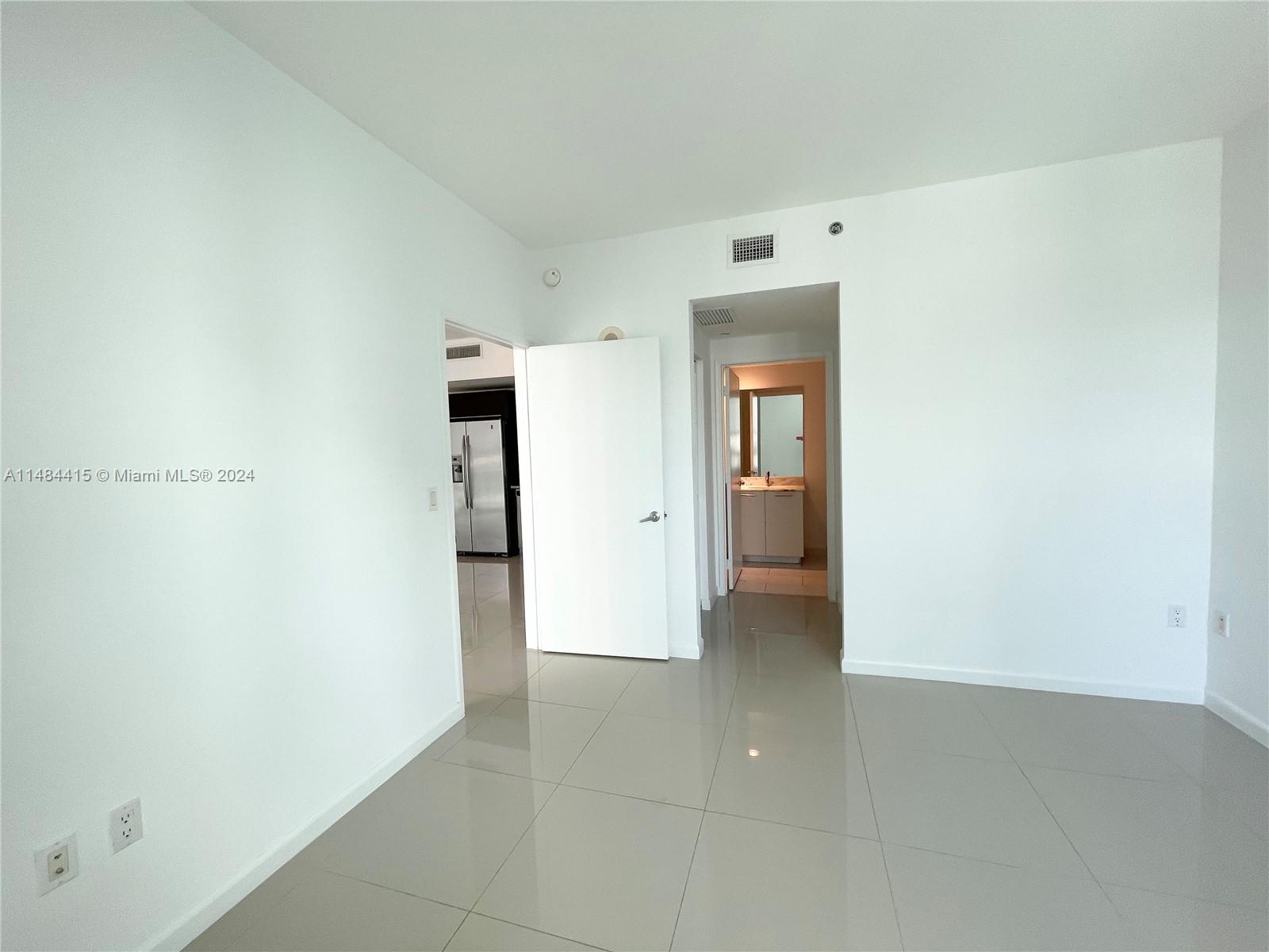 950 Brickell Bay Dr # 1907