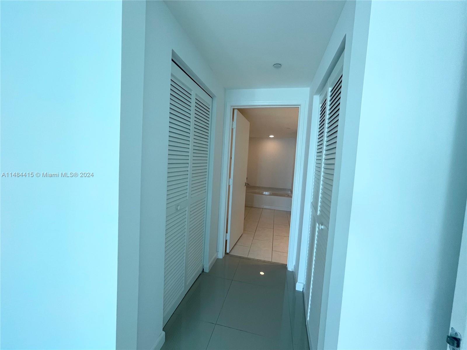 950 Brickell Bay Dr # 1907