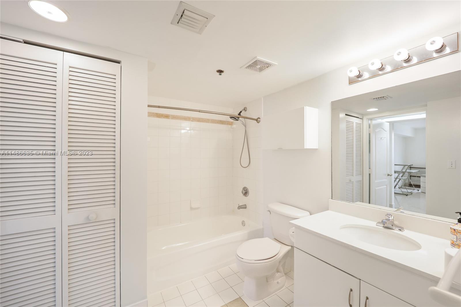 1200 Brickell Bay Dr # 2422