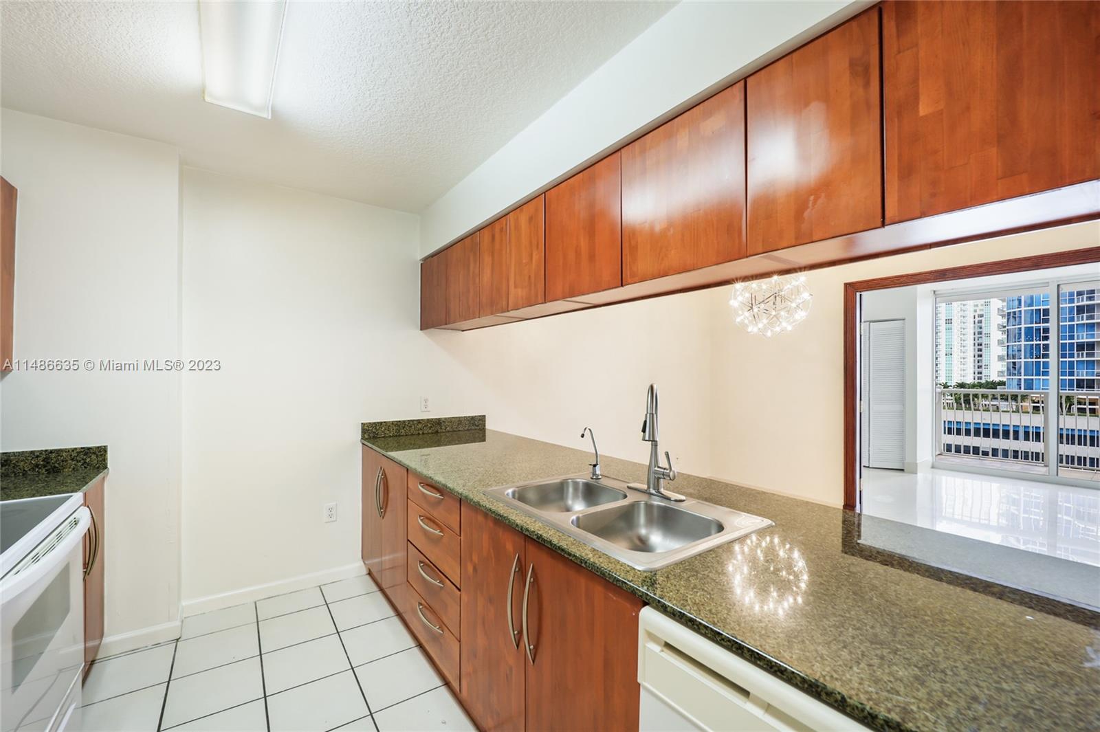 1200 Brickell Bay Dr # 2422