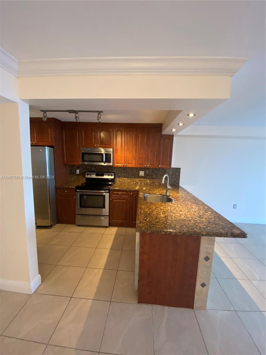 145 SE 25th Rd # 1002