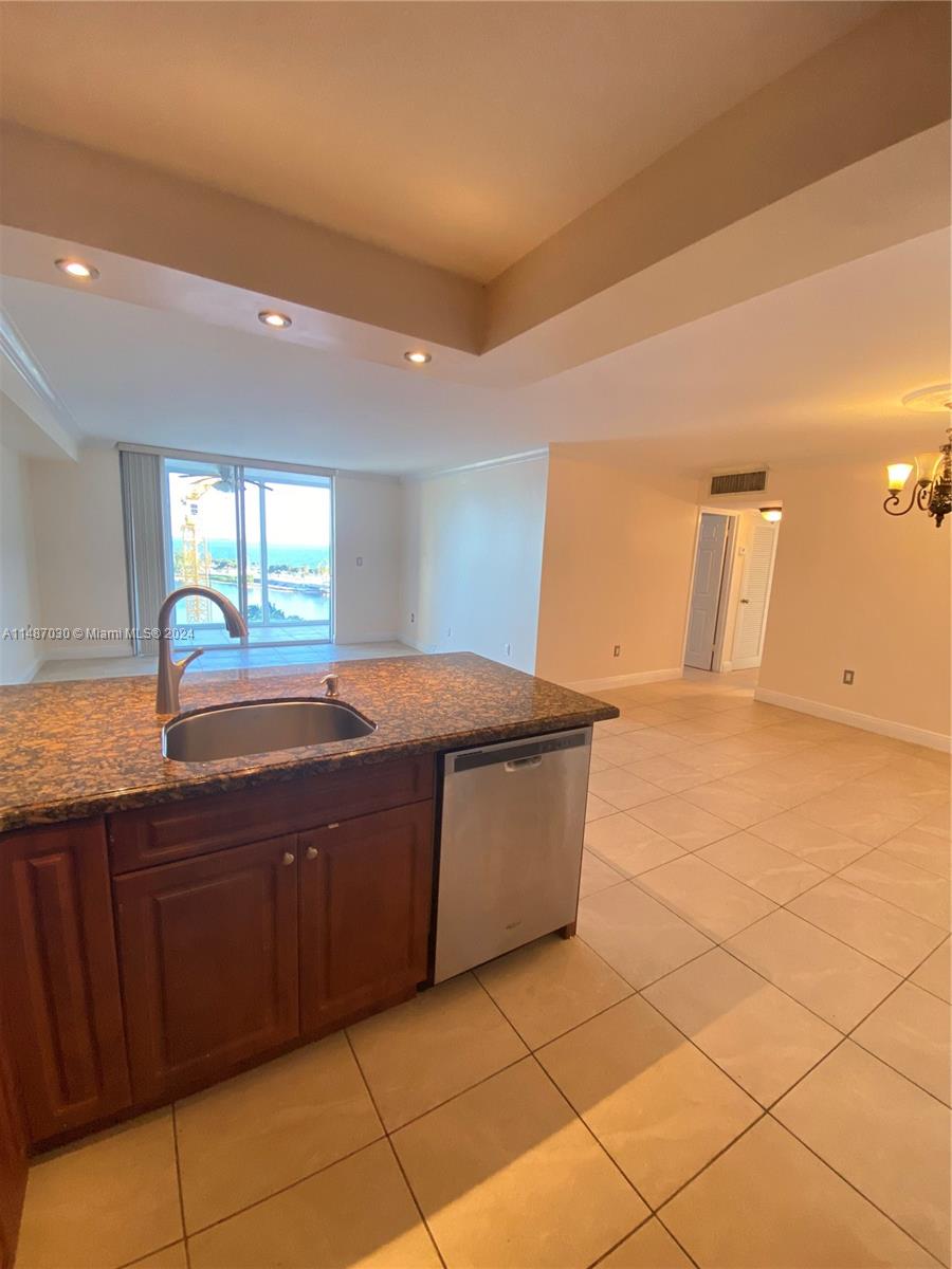 145 SE 25th Rd # 1002