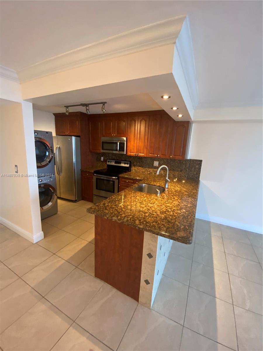 145 SE 25th Rd # 1002