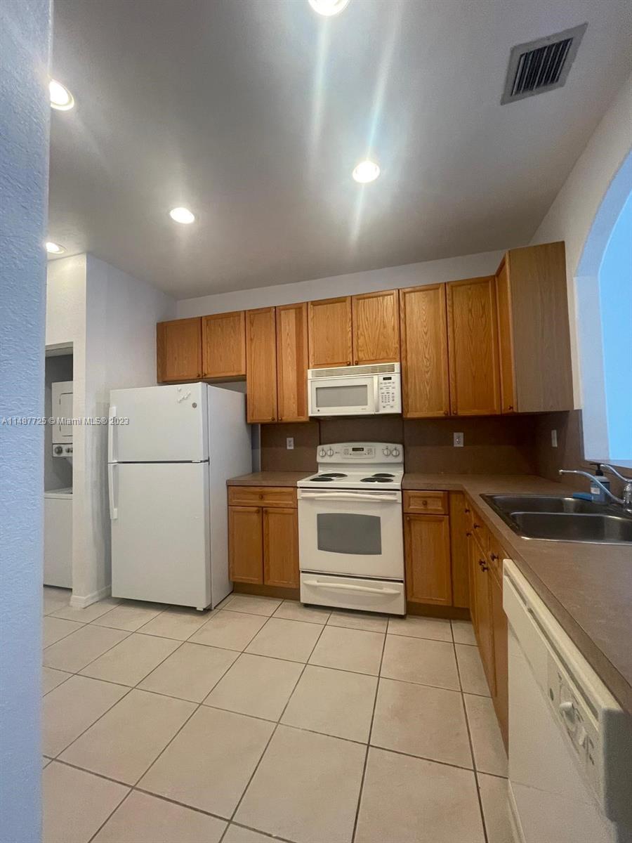 3393 Merrick Ct # 1111