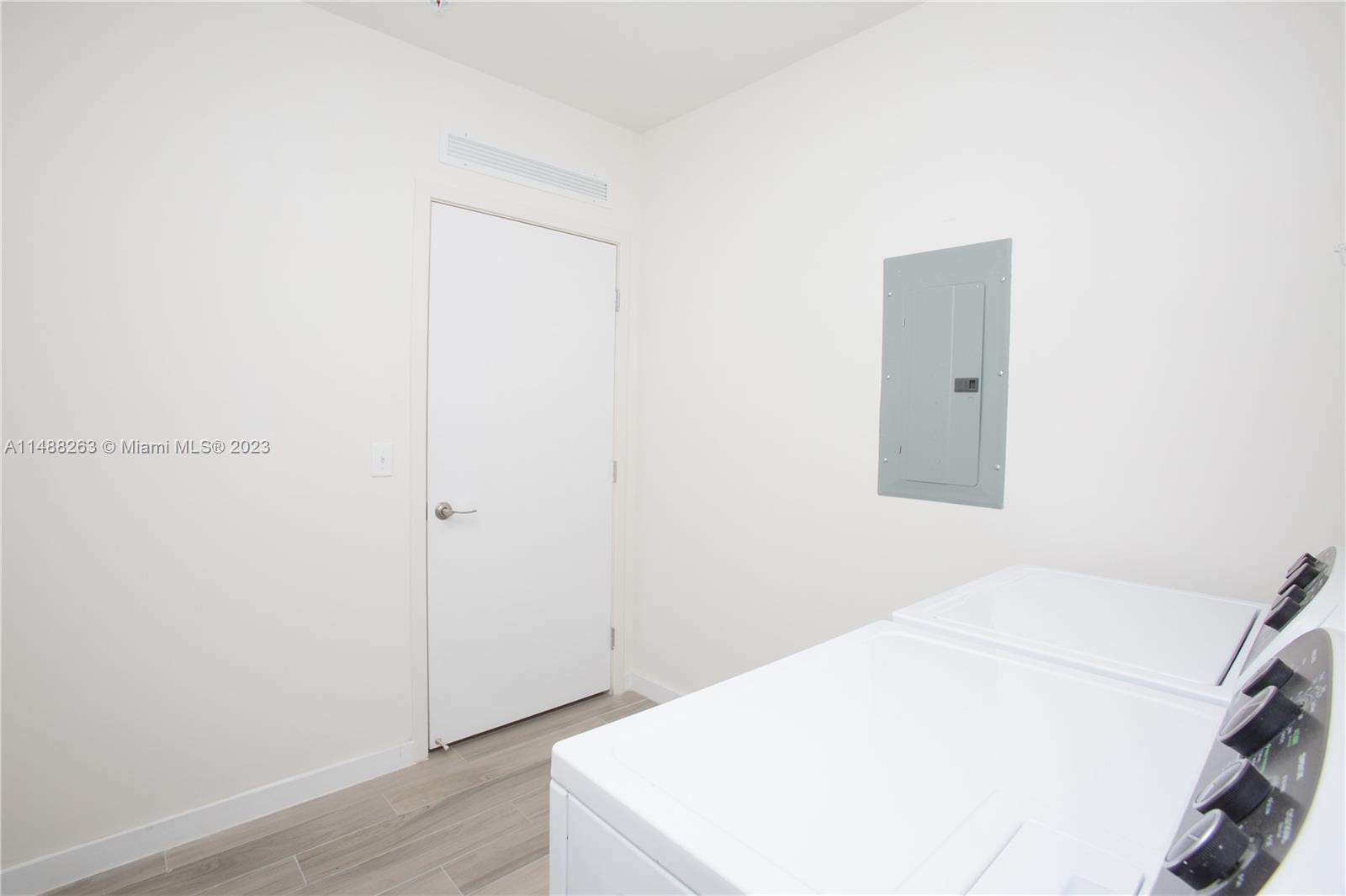 999 SW 1ST AVENUE Unit: UPH11