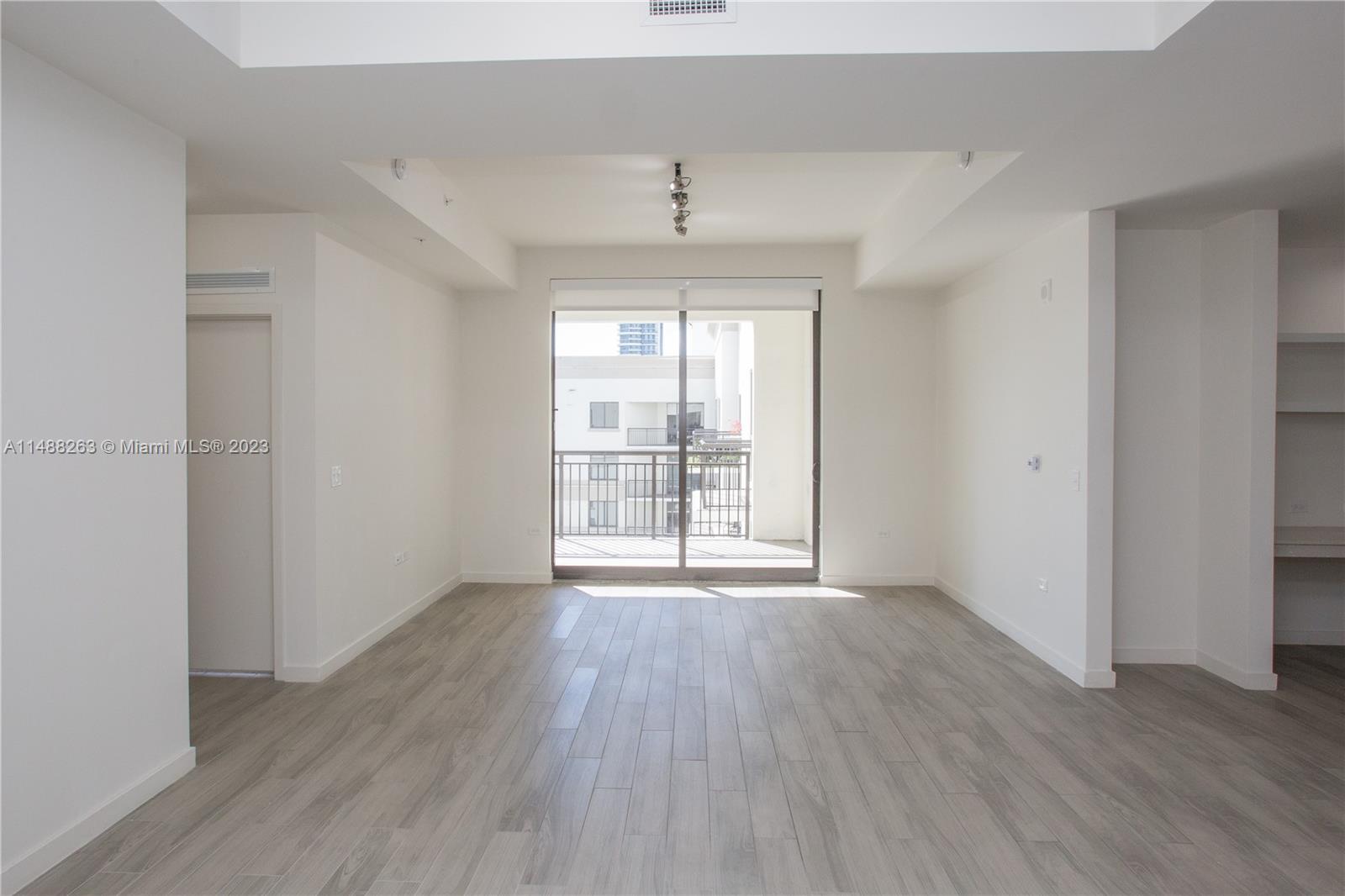 999 SW 1ST AVENUE Unit: UPH11