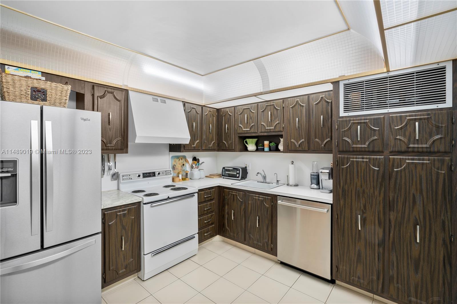 2801 NE 183rd St # 1214W