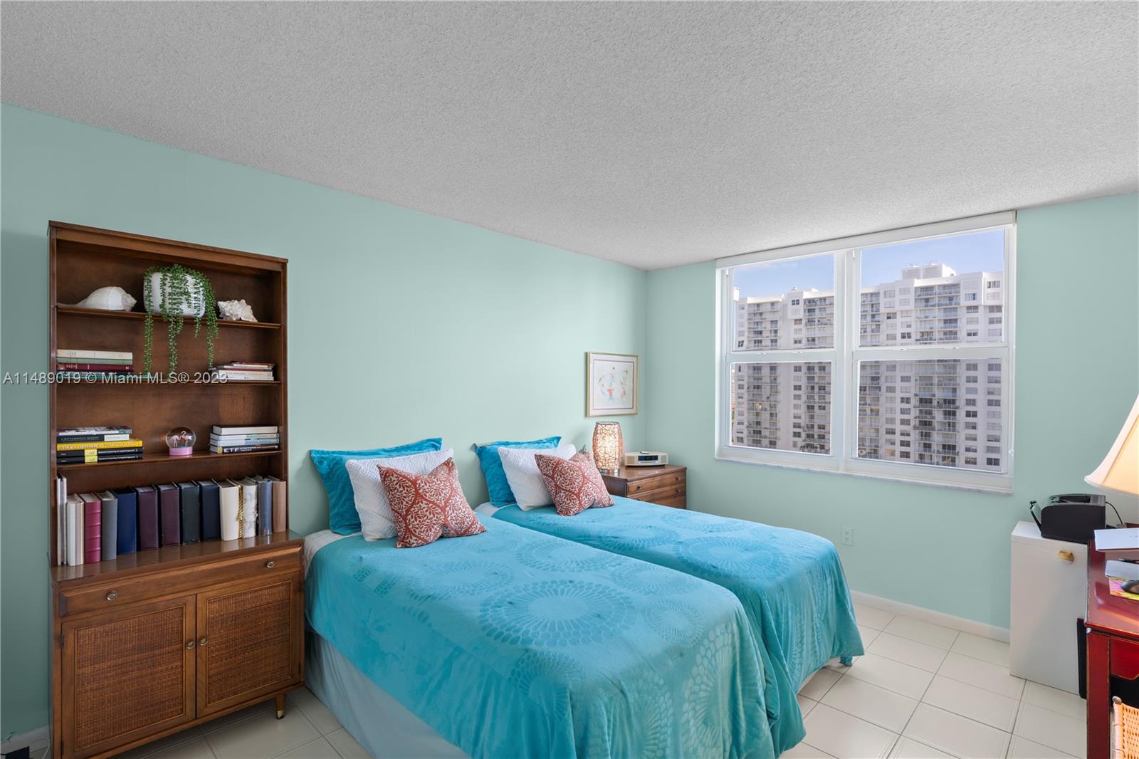 2801 NE 183rd St # 1214W