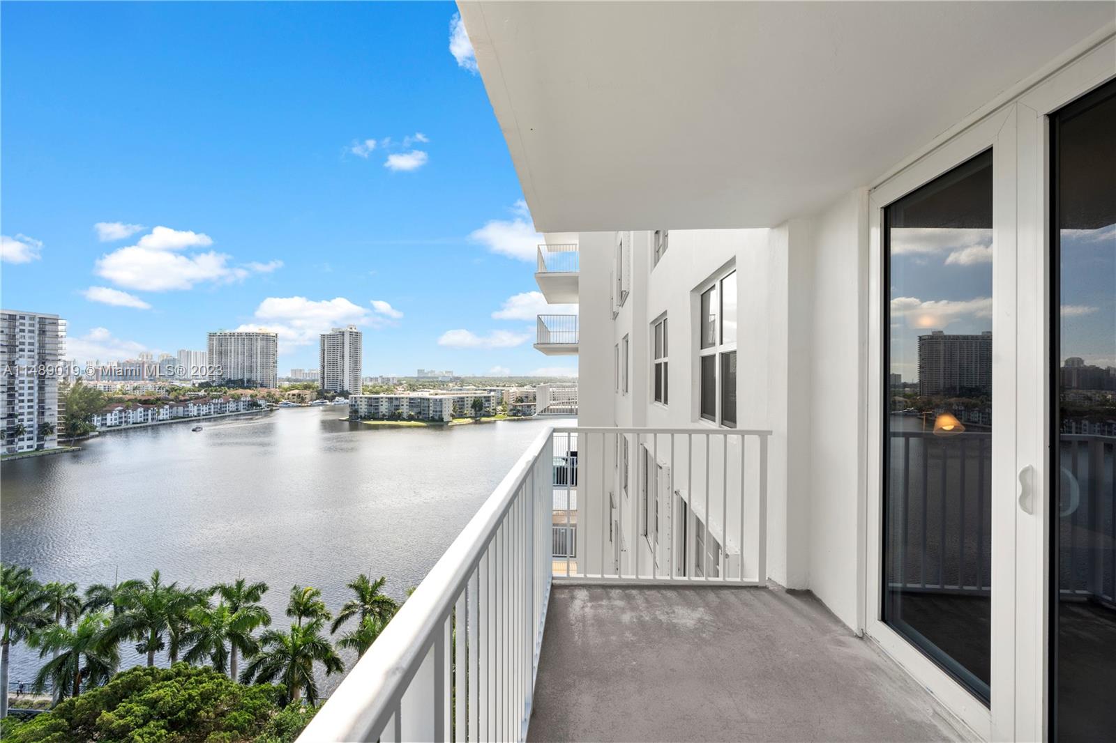 2801 NE 183rd St # 1214W