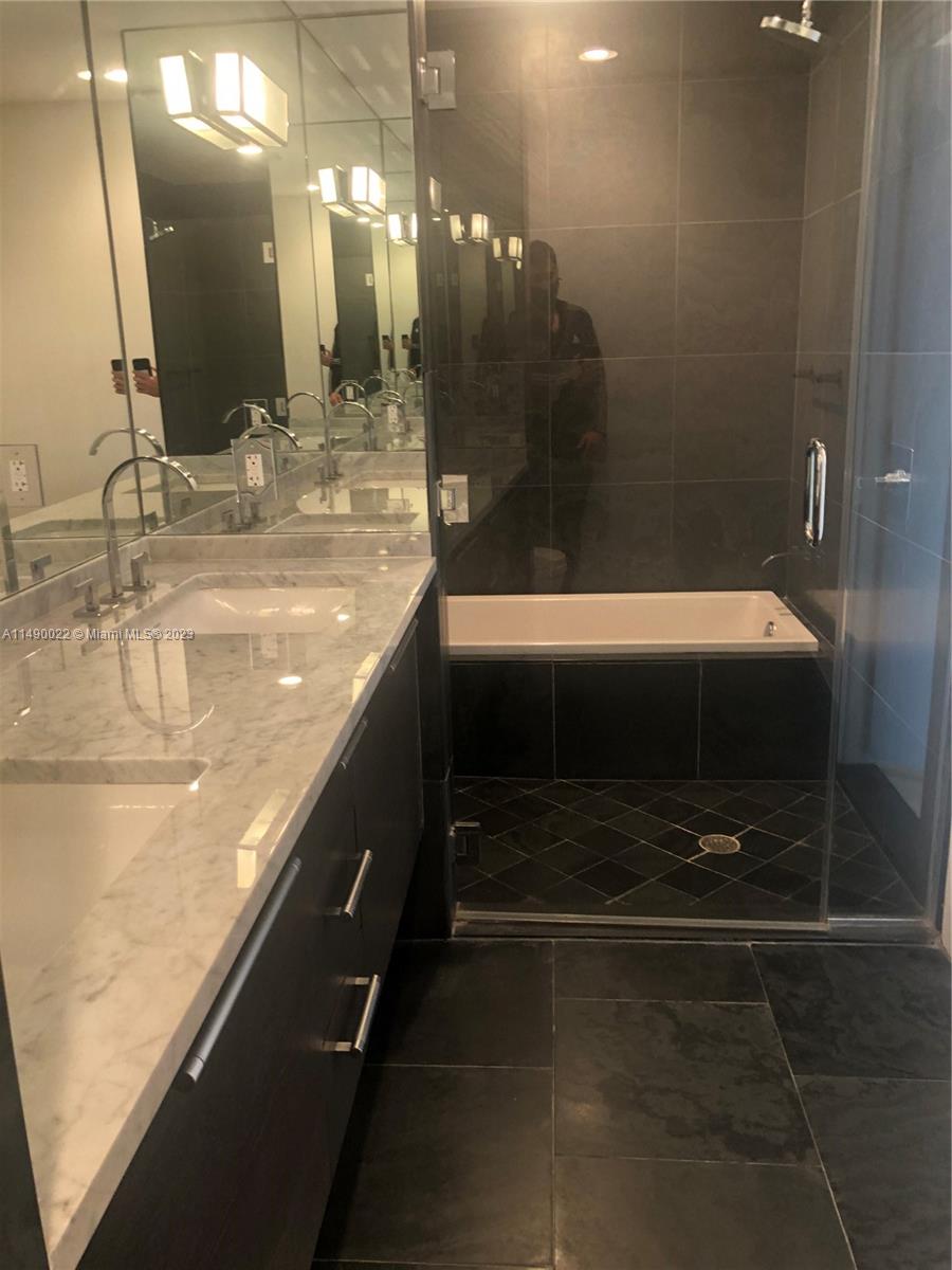 900 Biscayne Blvd # 4904
