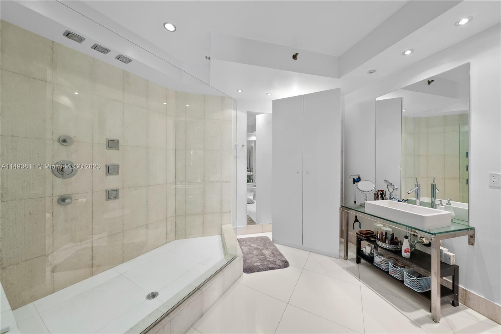 20185 E Country Club Dr # 205