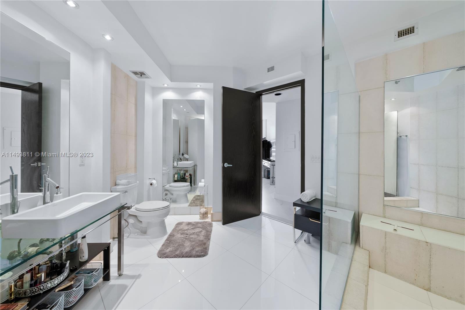 20185 E Country Club Dr # 205