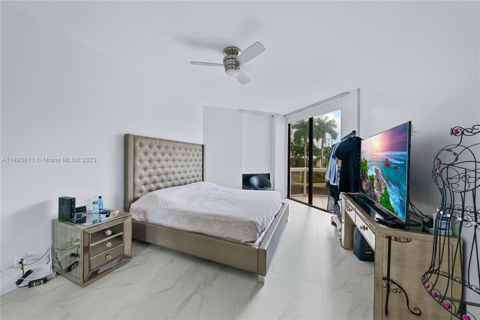 20185 E Country Club Dr # 205