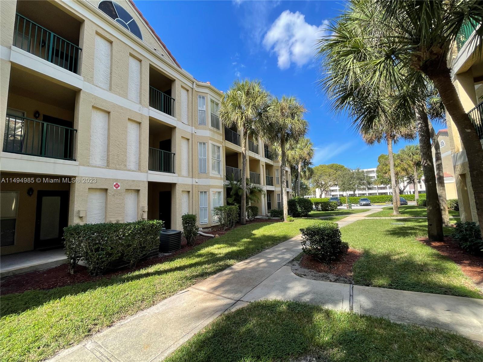 977 Riverside Dr # 212