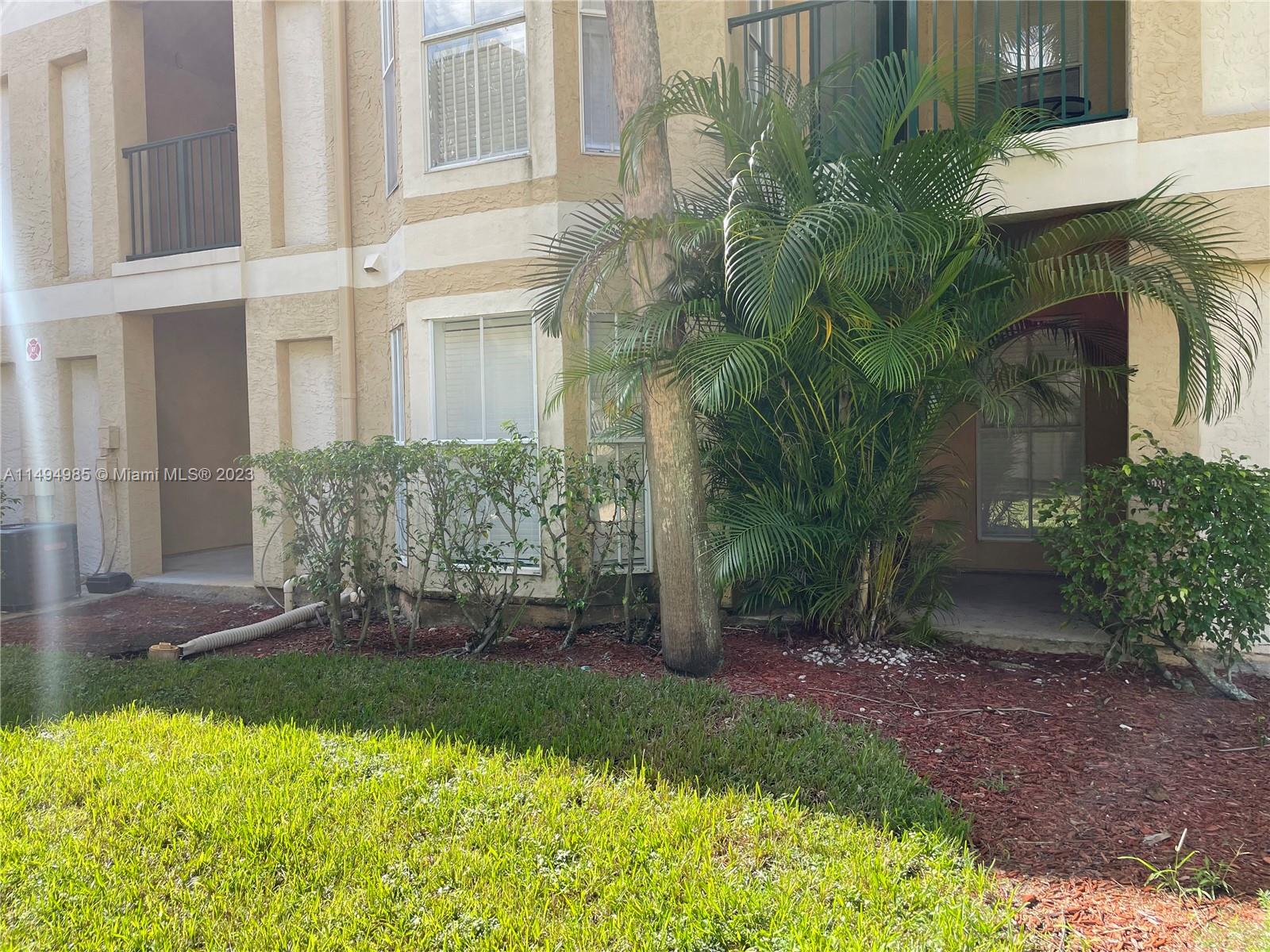 977 Riverside Dr # 212