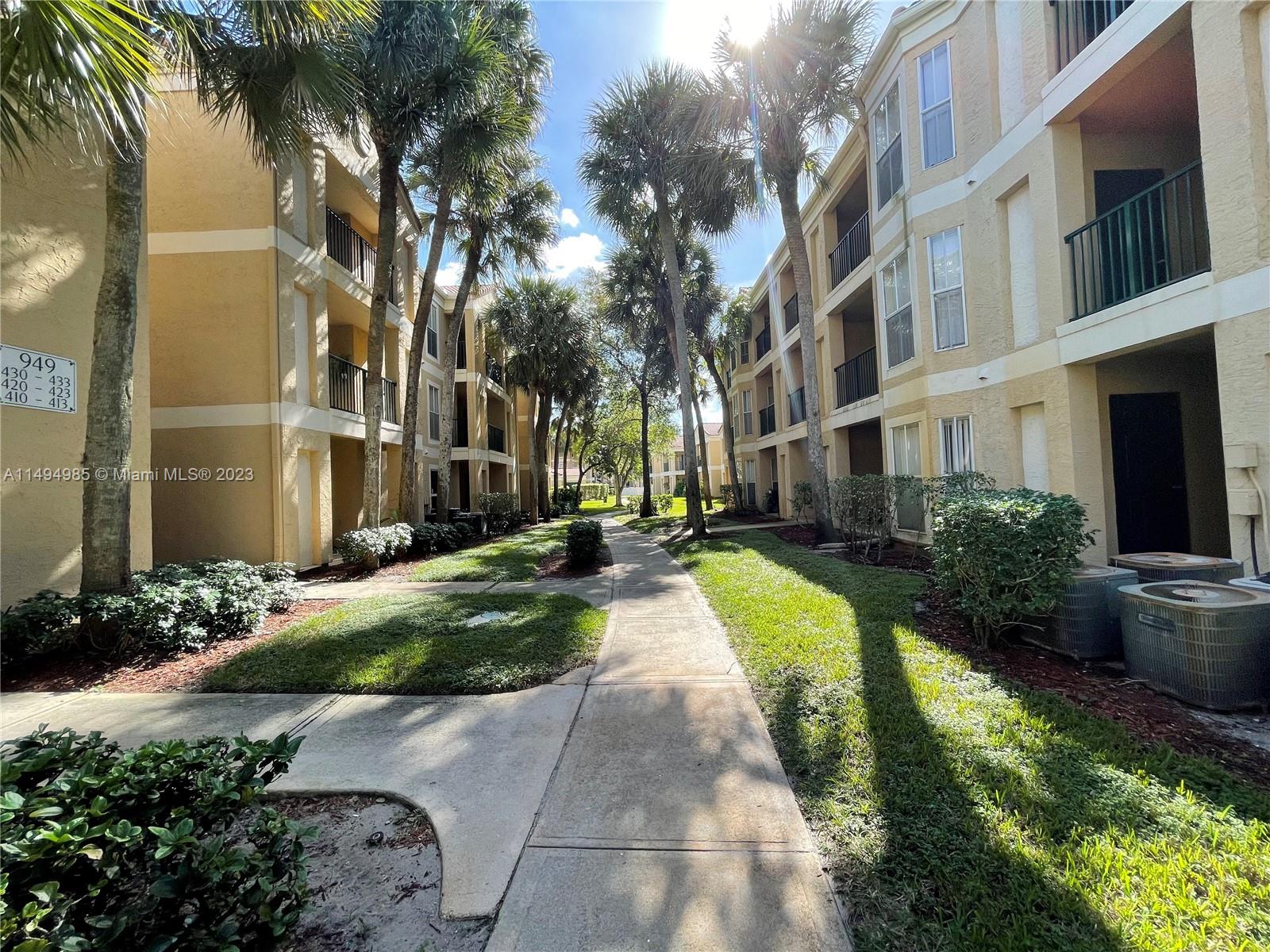 977 Riverside Dr # 212