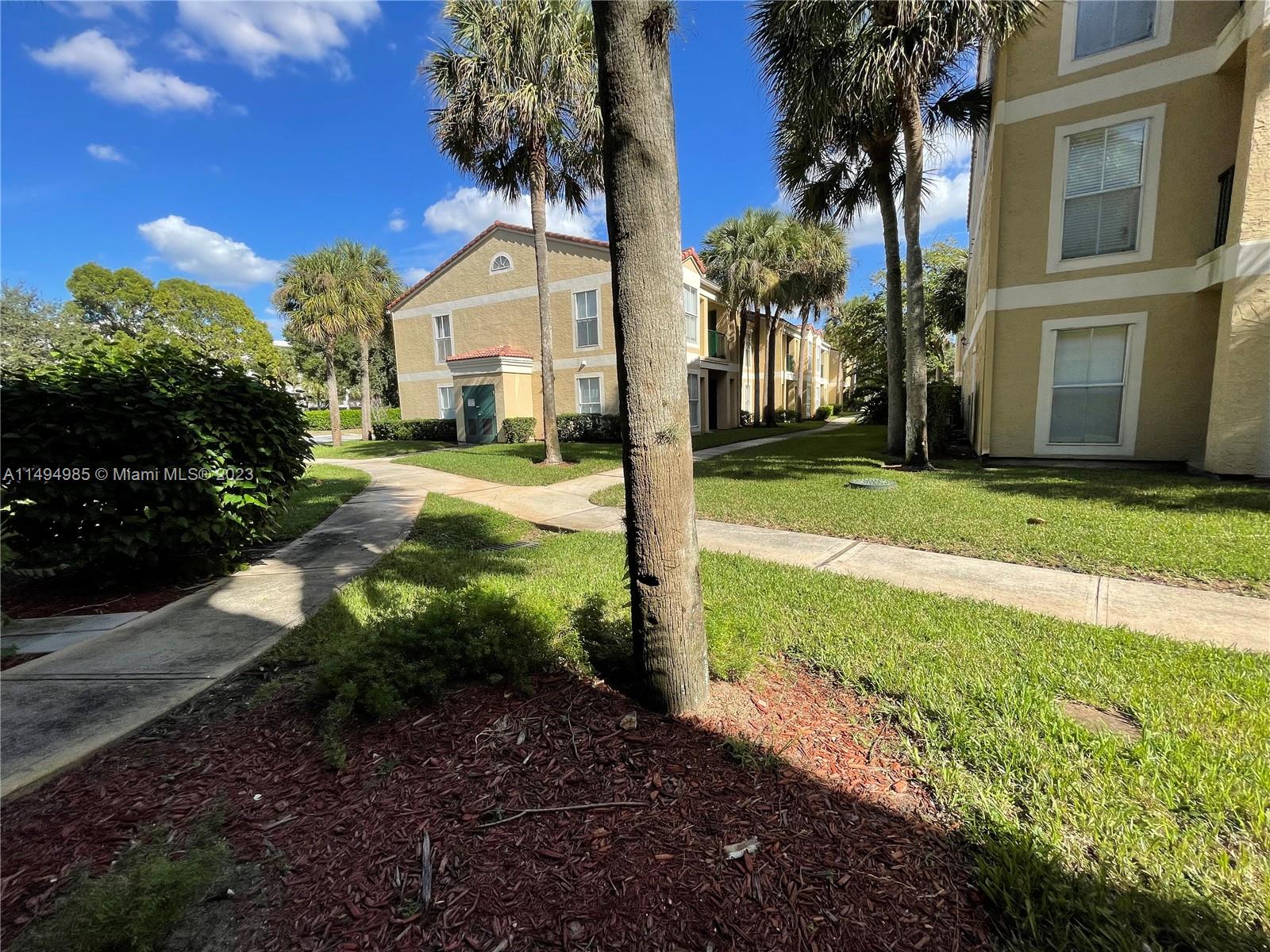 977 Riverside Dr # 212