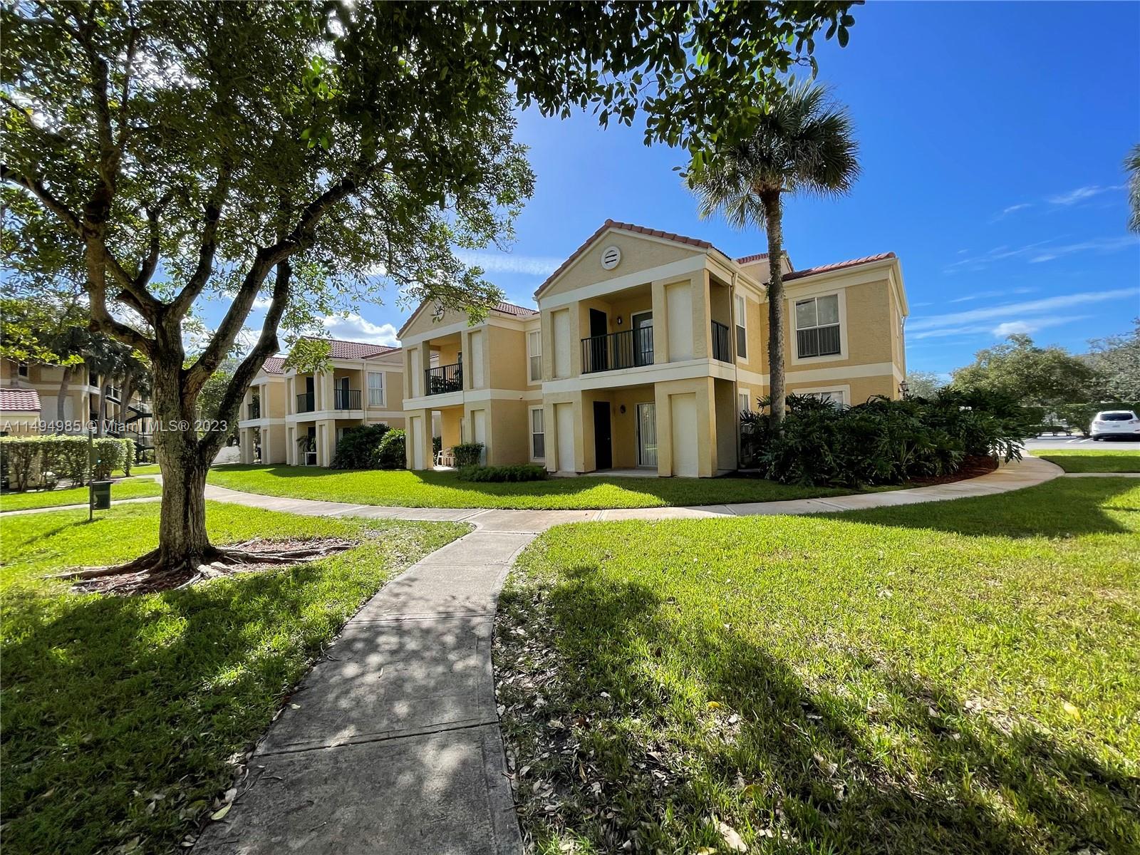 977 Riverside Dr # 212