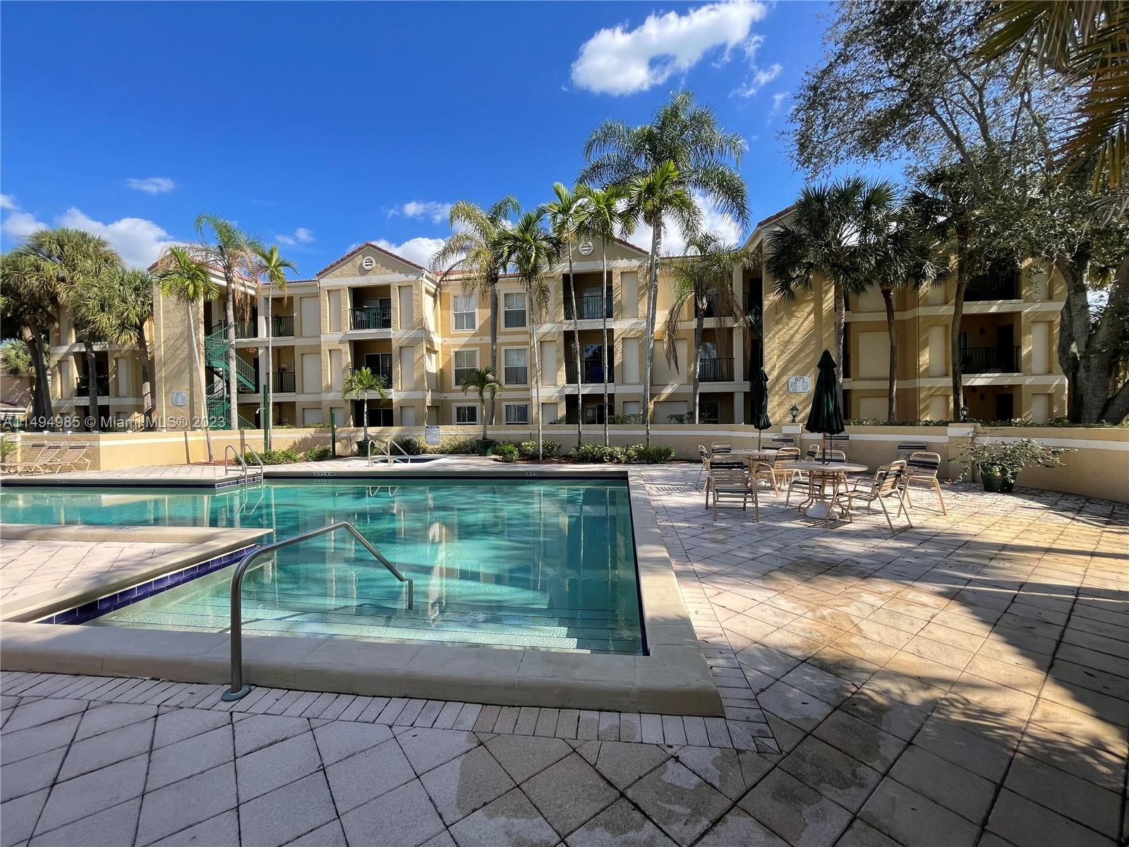 977 Riverside Dr # 212