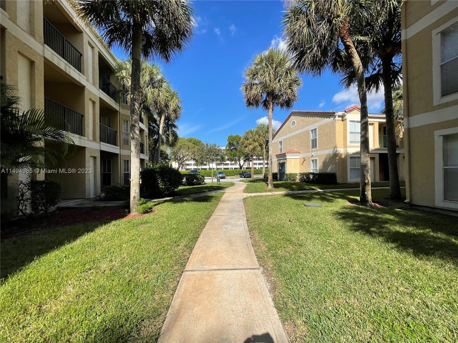 977 Riverside Dr # 212