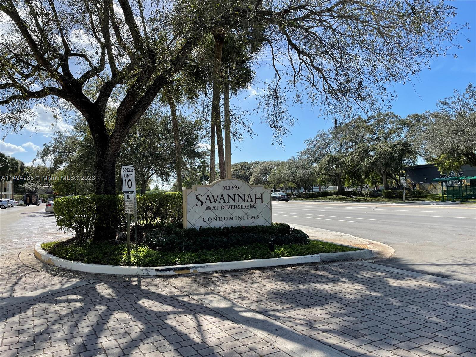 977 Riverside Dr # 212