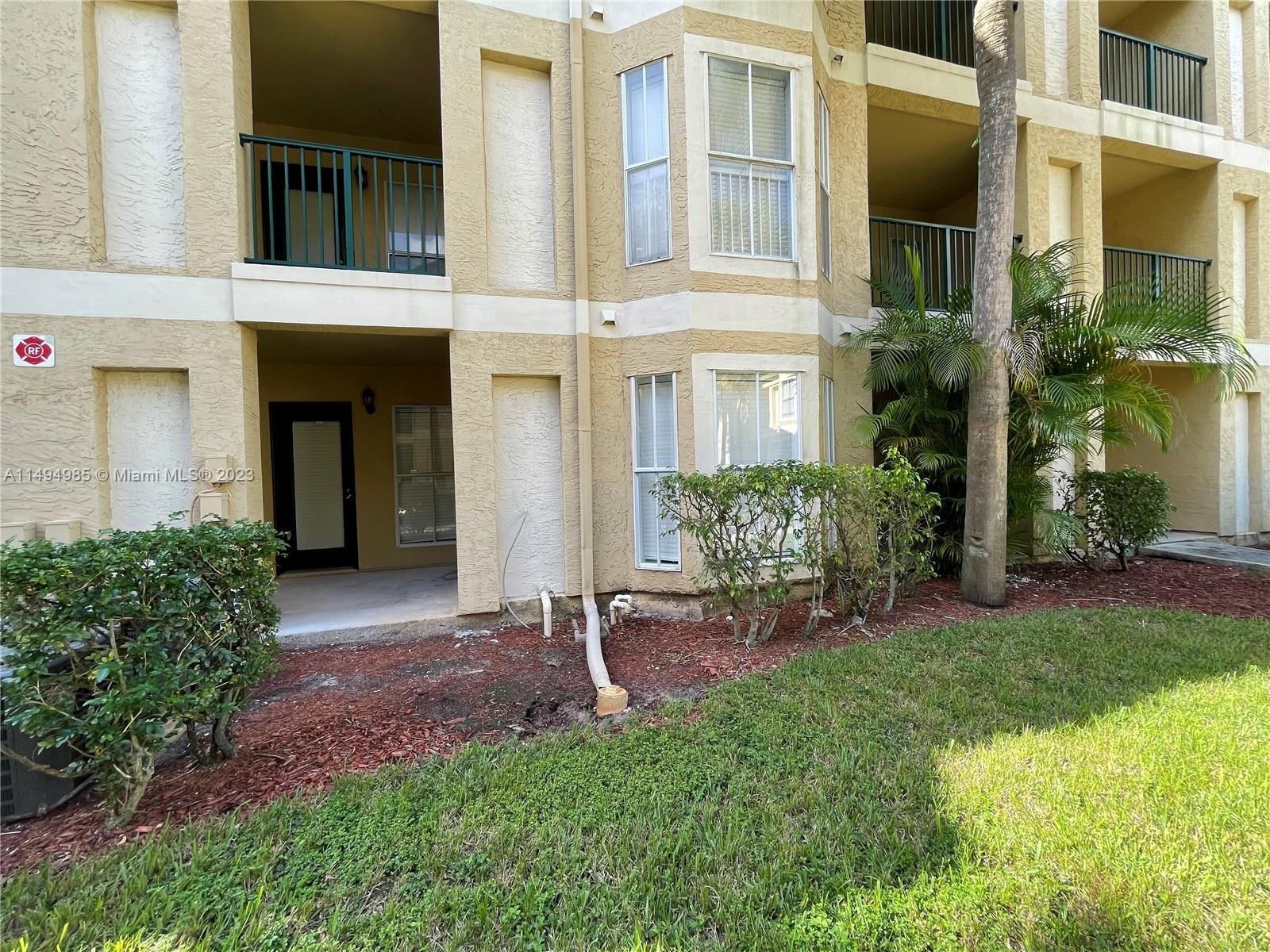 977 Riverside Dr # 212