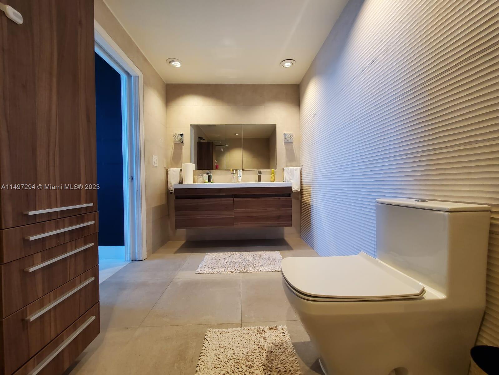 601 NE 36th St # 1310