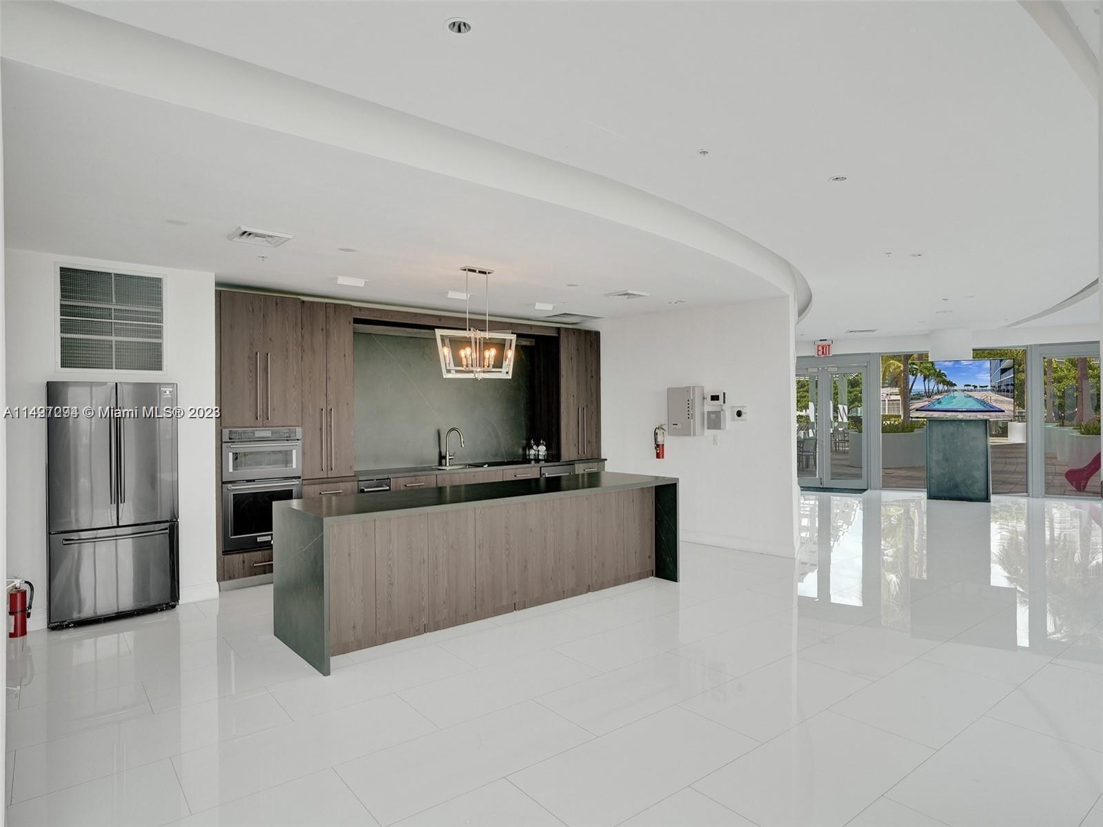 601 NE 36th St # 1310