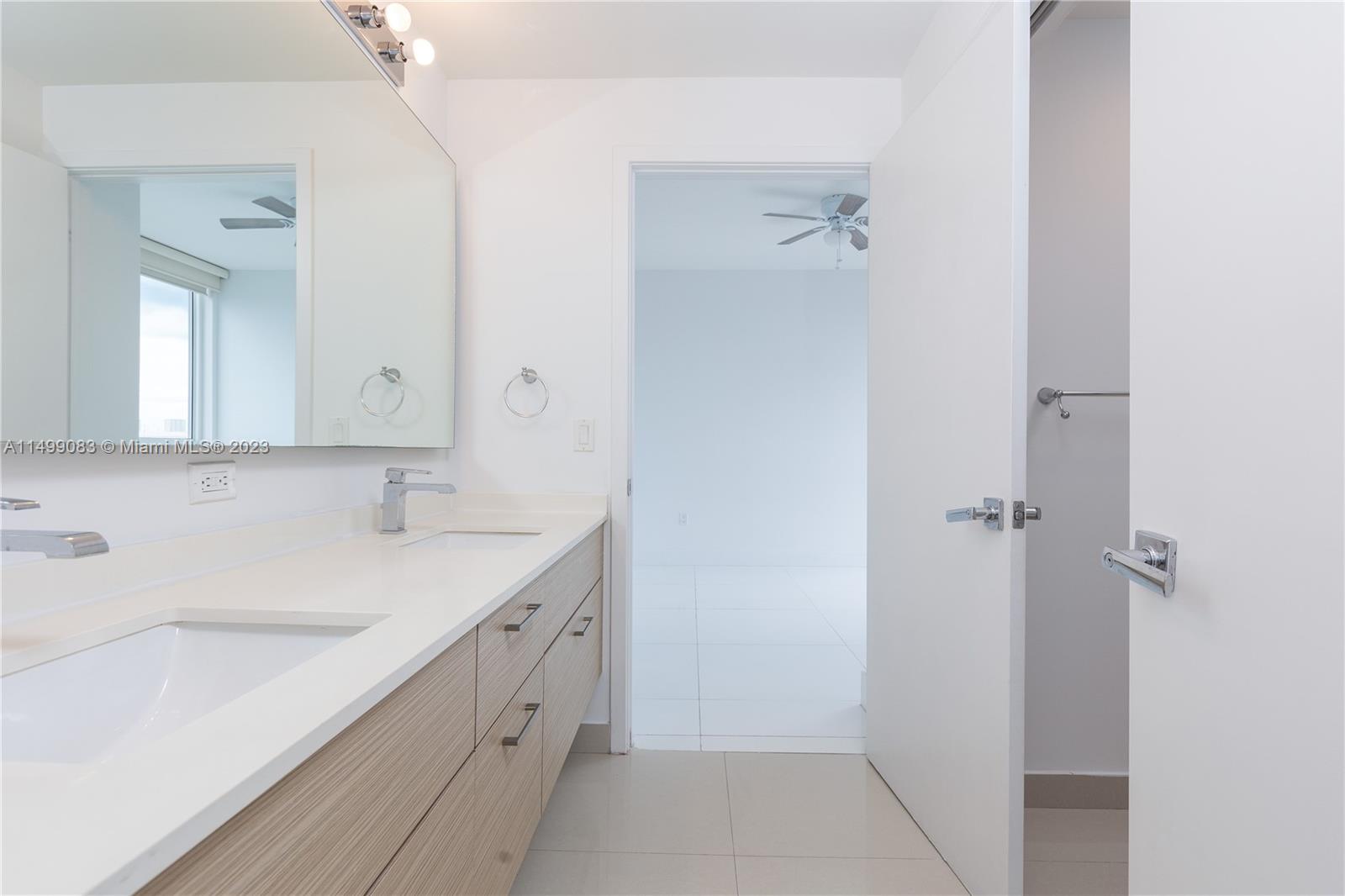 600 NE 27th St # 3205