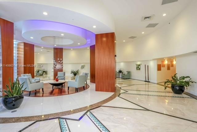 6301 Collins Ave # 1502