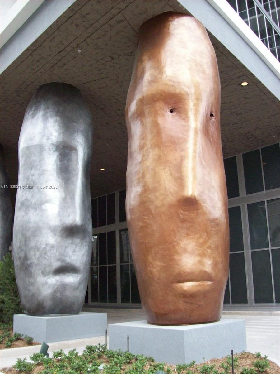 475 Brickell Ave # 1813